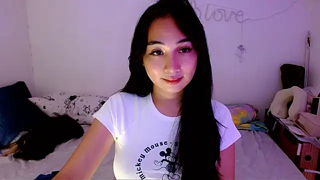 Snapshot of SweetLilly_18 chatting on September 12, 2025, 3:17 am SweetLilly 18 online show from September 12, 2025, 3:17 am