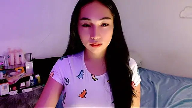 Snapshot of SweetLilly_18 chatting on September 27, 2025, 3:33 am SweetLilly 18 online show from September 27, 2025, 3:33 am