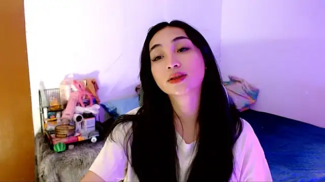 Snapshot of SweetLilly_18 chatting on October 15, 2025, 2:11 am SweetLilly 18 online show from October 15, 2025, 2:11 am