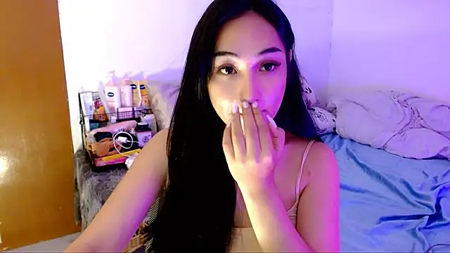 Snapshot of SweetLilly_18 chatting on October 22, 2025, 4:57 am SweetLilly 18 online show from October 22, 2025, 4:57 am