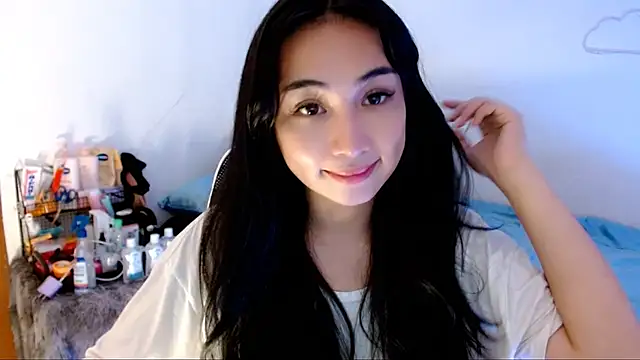 Snapshot of SweetLilly_18 chatting on November 9, 2025, 5:39 am SweetLilly 18 online show from November 9, 2025, 5:39 am