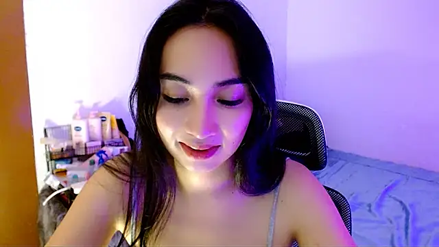 Snapshot of SweetLilly_18 chatting on November 23, 2025, 3:06 am SweetLilly 18 online show from November 23, 2025, 3:06 am