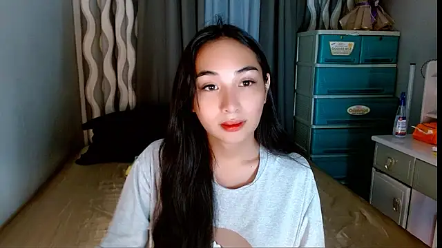 SweetLilly 18 online show from May 25, 2026, 4:40 am