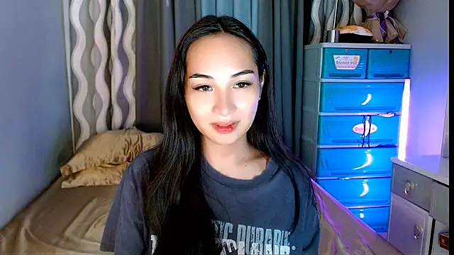 SweetLilly 18 online show from June 3, 2026, 5:32 am