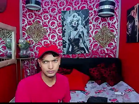 Snapshot of PEINBOYS chatting on July 31, 2026, 7:13 pm PEINBOYS online show from July 31, 2026, 7:13 pm
