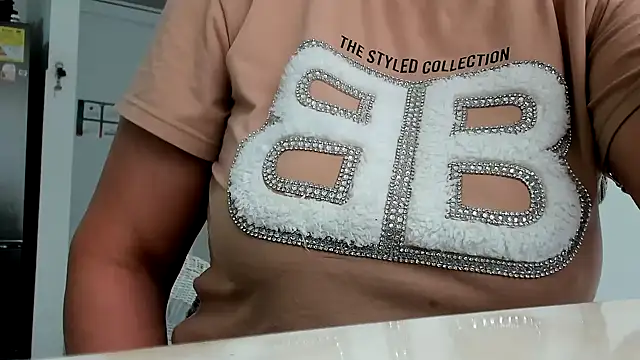 SexyCaitlynHot online show from November 3, 2025, 3:57 pm