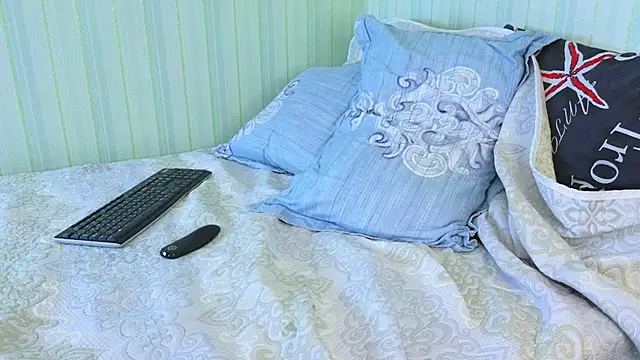  Lily  online show from January 30, 2025, 12:37 pm