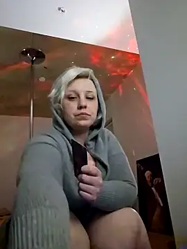 Snapshot of NikiFm chatting on October 5, 2025, 10:57 am NikiFm online show from October 5, 2025, 10:57 am