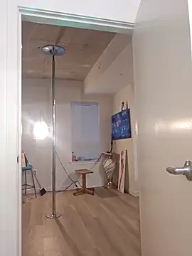 Snapshot of NikiFm chatting on October 27, 2025, 3:05 pm NikiFm online show from October 27, 2025, 3:05 pm