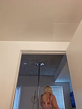 Snapshot of NikiFm chatting on November 7, 2025, 9:15 pm NikiFm online show from November 7, 2025, 9:15 pm