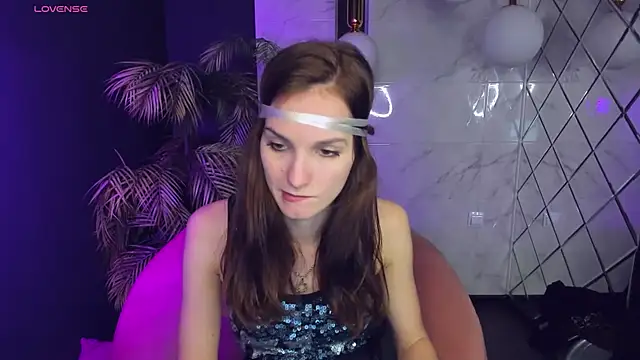 MirandaGlow online show from December 5, 2024, 8:55 am