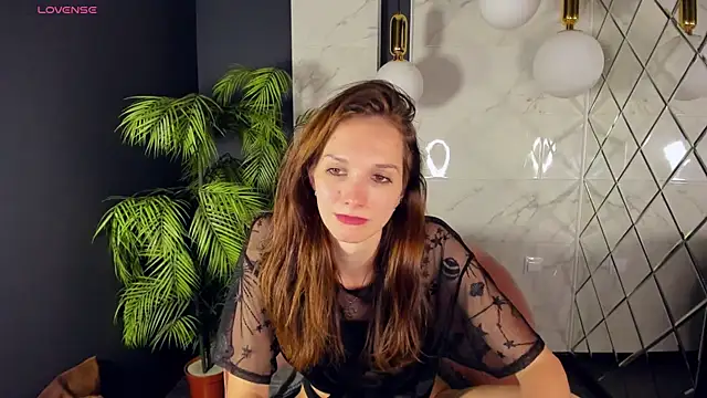 MirandaGlow online show from December 19, 2024, 12:45 pm