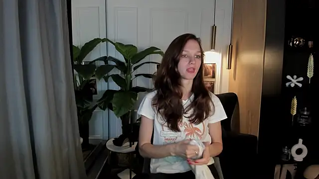 MirandaGlow online show from June 28, 2026, 5:46 am