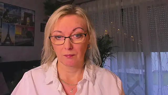 vanessa chat online show from December 21, 2025, 2:13 pm