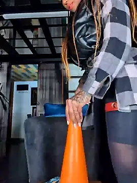 Snapshot of DarkDea chatting on February 12, 2025, 6:51 pm DarkDea online show from February 12, 2025, 6:51 pm