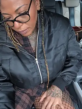 Snapshot of DarkDea chatting on November 11, 2025, 12:27 pm DarkDea online show from November 11, 2025, 12:27 pm