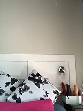 LuciousLips96 online show from February 12, 2025, 6:29 am