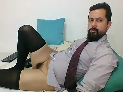 TRIISTAN KING10 online show from February 10, 2025, 9:04 pm