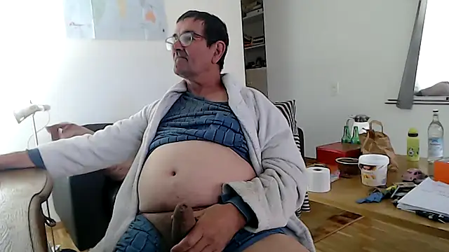 Snapshot of silvio-aus-luzern-CH chatting on April 27, 2026, 7:28 am silvio-aus-luzern-CH online show from April 27, 2026, 7:28 am
