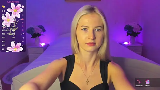 AnnaCarrera online show from October 13, 2025, 9:04 pm