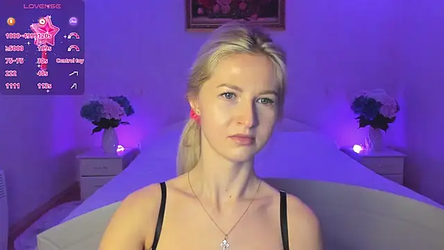 AnnaCarrera online show from November 18, 2025, 8:35 pm