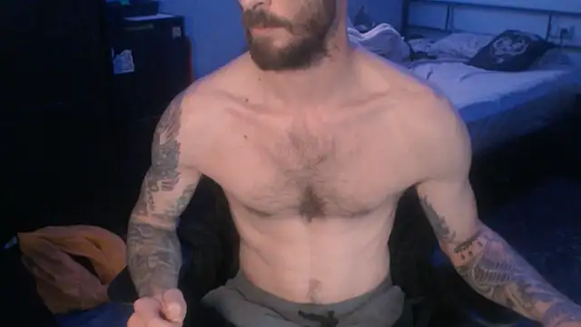 Snapshot of SexxxyLouis chatting on March 18, 2025, 1:31 pm SexxxyLouis online show from March 18, 2025, 1:31 pm