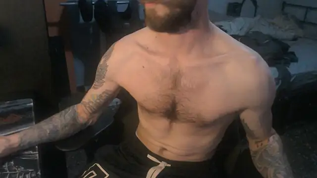 Snapshot of SexxxyLouis chatting on May 4, 2026, 2:24 pm SexxxyLouis online show from May 4, 2026, 2:24 pm