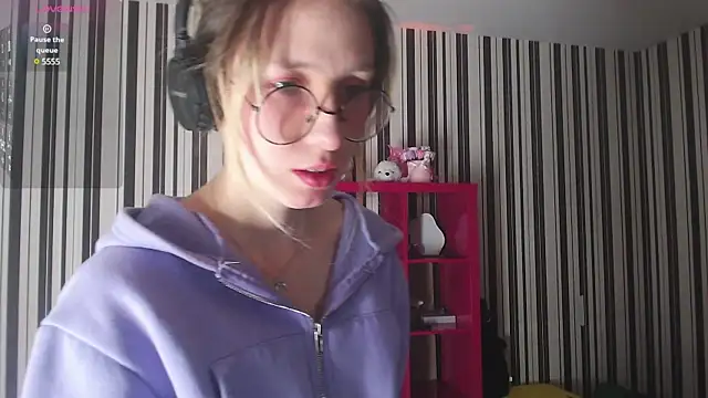  Hanna Moon  online show from December 16, 2024, 8:20 am