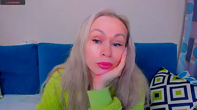 EllenMoore online show from October 1, 2025, 3:01 am