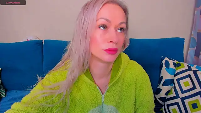 EllenMoore online show from October 25, 2025, 3:03 am