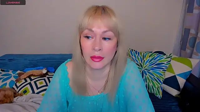 EllenMoore online show from June 1, 2026, 3:08 am