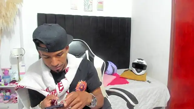 anhtony wayans online show from April 21, 2026, 1:42 am