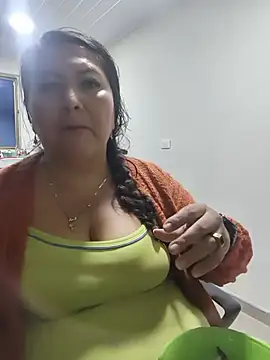Snapshot of Brenda_Berck_ chatting on May 27, 2026, 12:29 am Brenda Berck online show from May 27, 2026, 12:29 am