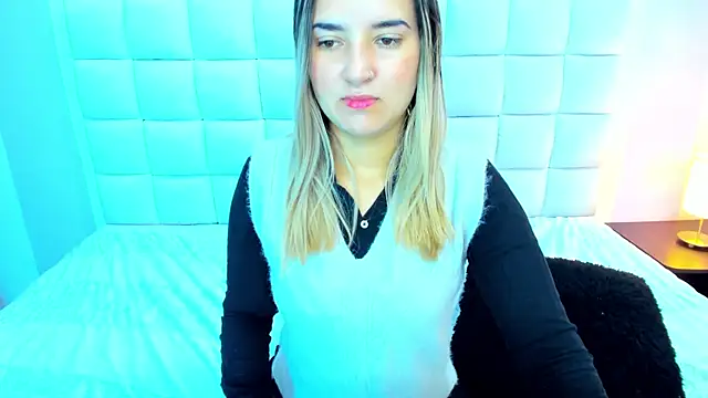 teresasroom  online show from February 5, 2025, 11:55 am