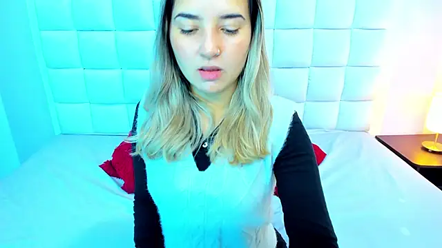 teresasroom  online show from February 11, 2025, 1:09 pm