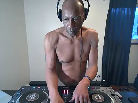 longdick4you8686 online show from March 16, 2025, 10:53 pm