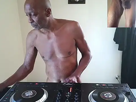 Snapshot of longdick4you8686 chatting on June 20, 2026, 8:33 pm longdick4you8686 online show from June 20, 2026, 8:33 pm