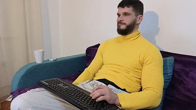 Snapshot of MauroTwin chatting on December 18, 2024, 3:55 pm MauroTwin online show from December 18, 2024, 3:55 pm