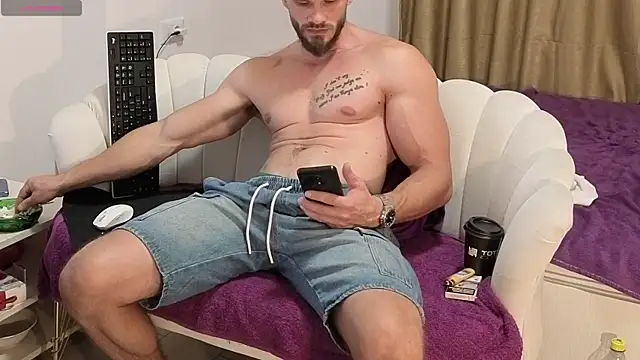 Snapshot of MauroTwin chatting on September 11, 2025, 5:46 pm MauroTwin online show from September 11, 2025, 5:46 pm