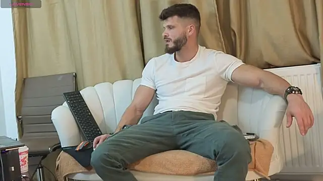 Snapshot of MauroTwin chatting on October 18, 2025, 5:57 pm MauroTwin online show from October 18, 2025, 5:57 pm