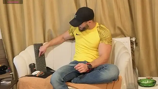 Snapshot of MauroTwin chatting on October 29, 2025, 5:14 pm MauroTwin online show from October 29, 2025, 5:14 pm