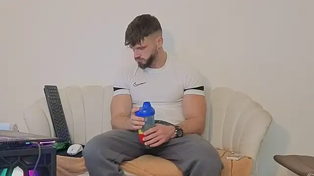 Snapshot of MauroTwin chatting on November 9, 2025, 6:06 pm MauroTwin online show from November 9, 2025, 6:06 pm