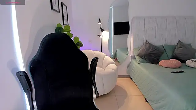 AmyWood online show from April 7, 2026, 7:58 pm