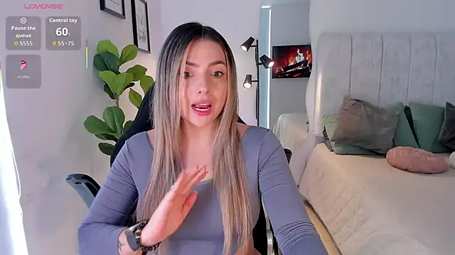 Snapshot of AmyWood chatting on May 6, 2026, 8:03 pm AmyWood online show from May 6, 2026, 8:03 pm