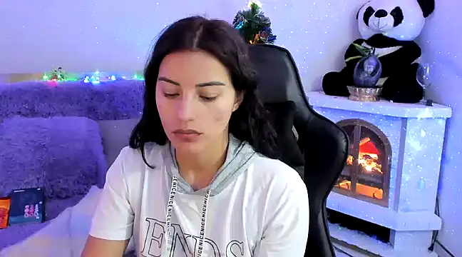 Snapshot of Arenne_rouse chatting on December 10, 2024, 12:17 am Arenne rouse online show from December 10, 2024, 12:17 am