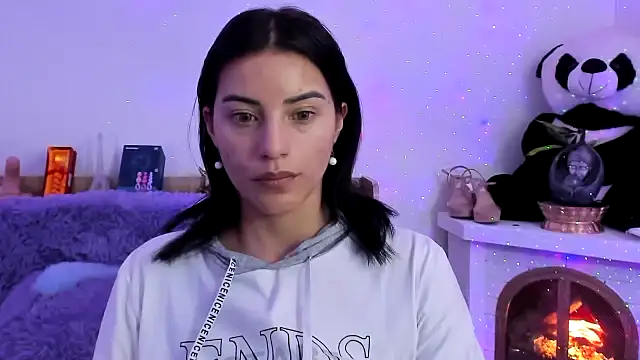 Snapshot of Arenne_rouse chatting on January 29, 2025, 3:22 am Arenne rouse online show from January 29, 2025, 3:22 am