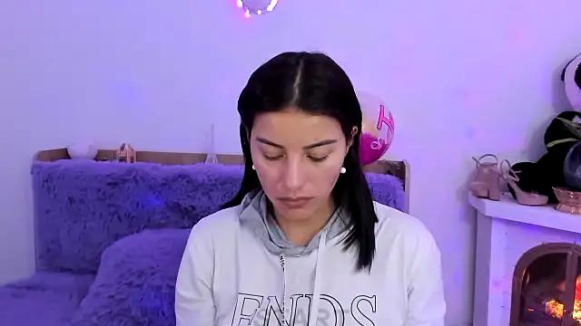 Snapshot of Arenne_rouse chatting on February 28, 2025, 8:39 pm Arenne rouse online show from February 28, 2025, 8:39 pm