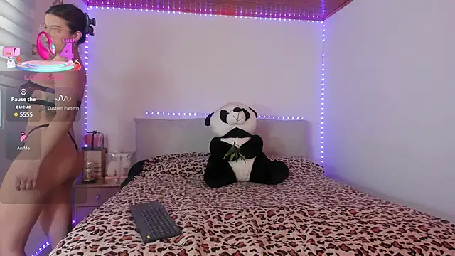 Snapshot of Arenne_rouse chatting on October 17, 2025, 7:49 pm Arenne rouse online show from October 17, 2025, 7:49 pm