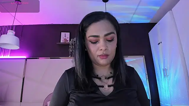 Inndrahot online show from November 17, 2025, 4:29 am