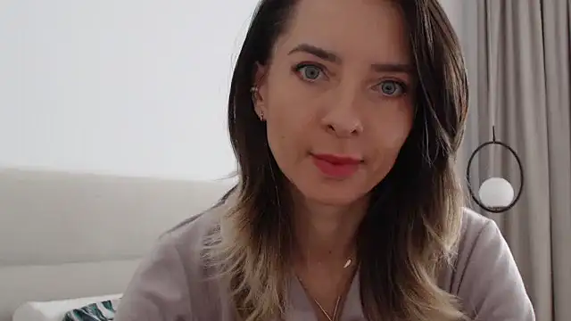 StyleSerene online show from November 19, 2025, 10:37 am